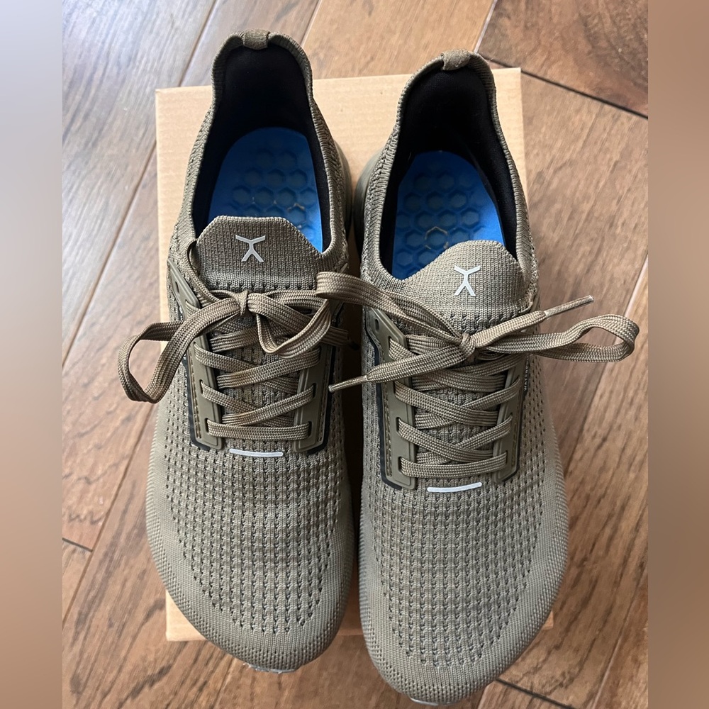 Flux Adapt Runner - Waterproof Knit Lace-Up Runner Shoes - Olive size 7.5 M/ 9 W - Picture 2 of 10